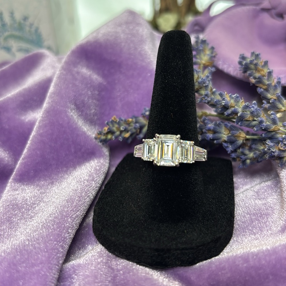 💍 ✈️ 💎 Timeless & Elegant. Travel Ring. Approx. total weight 3.75 carats.#EA34